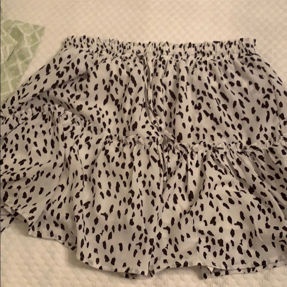 Mini flowy skirt